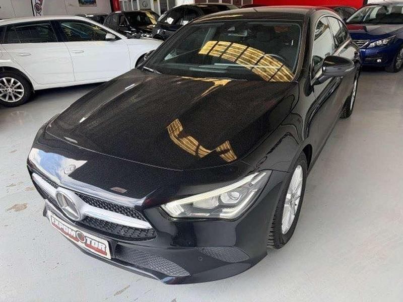 Usado Mercedes CLA200 Shooting Brake 150 CV (110 kW) 2021 Negro Familiar