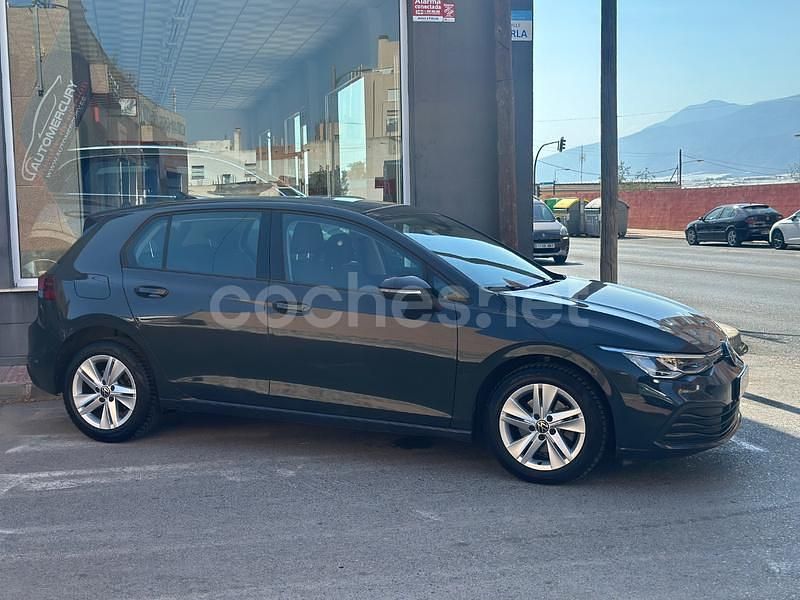 Usado VW Golf VIII 115 CV (84 kW) 2021 Gris / plata Berlina