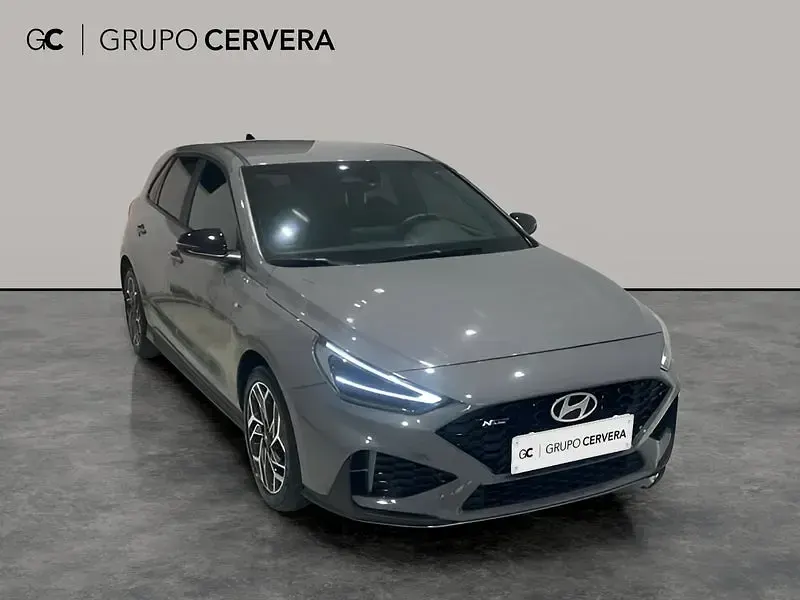 Usado Hyundai i30 N Line 120 CV (88 kW) 2025 Gris / plata Berlina
