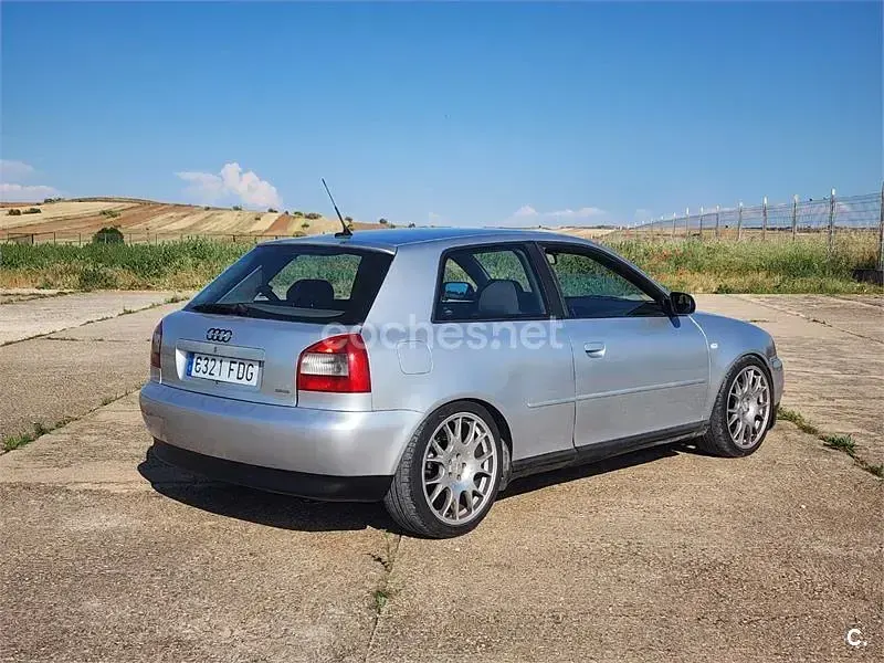Usado Audi A3 Attraction 130 CV (95 kW) 2002 Gris / plata Utilitario