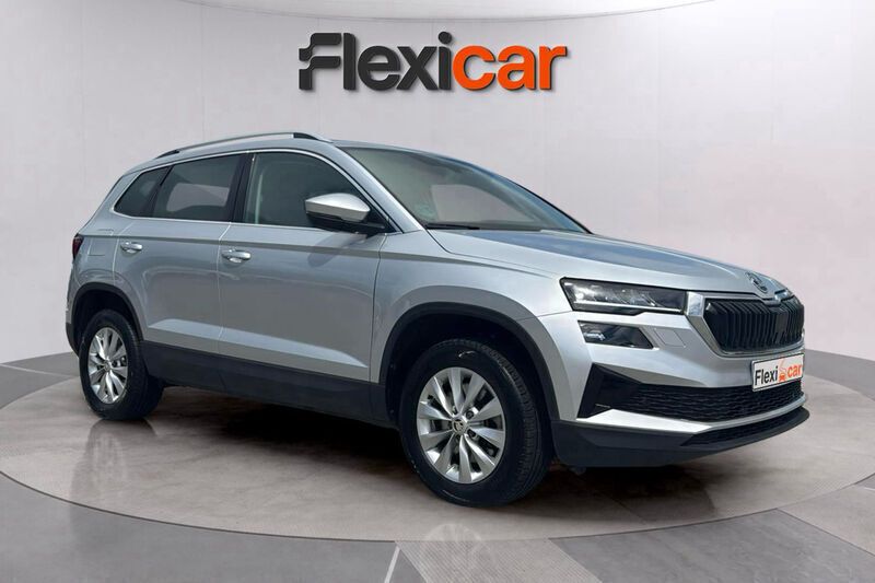 Gris Usado 2023 Skoda Karoq Ambition SUV | 19.890 € (Super precio) - Imagen 1/4