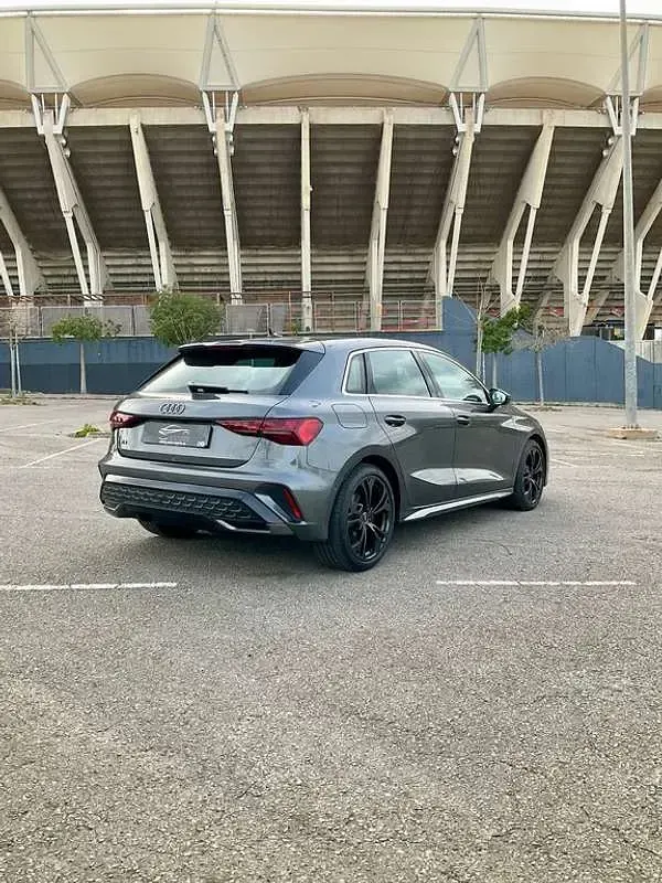 Usado Audi A3 Sportback Ambiente 150 CV (110 kW) 2025 Gris Utilitario