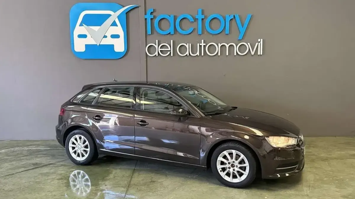 Usado Audi A3 Sportback Ambition 105 CV (77 kW) 2013 Negro Utilitario