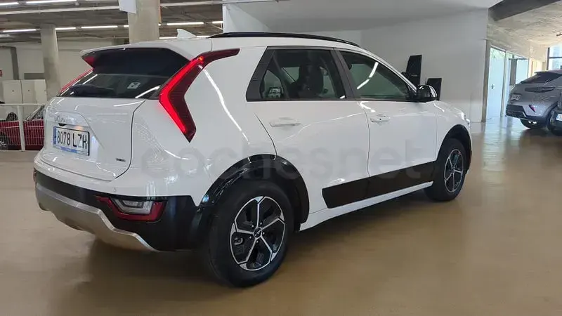 Usado Kia Niro 141 CV (103 kW) 2022 Blanco SUV
