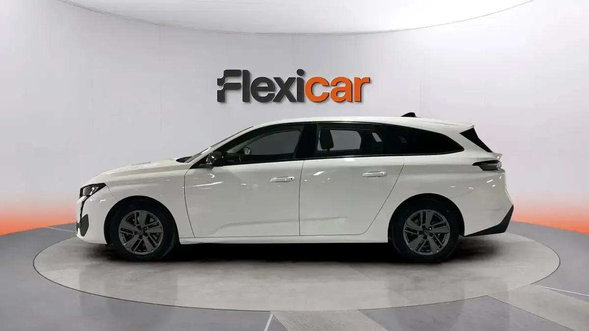 Usado Peugeot 308 SW Active 131 CV (96 kW) 2022 Blanco Familiar