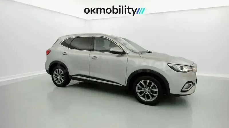 Usado MG HS Comfort 162 CV (119 kW) 2023 Gris / plata SUV