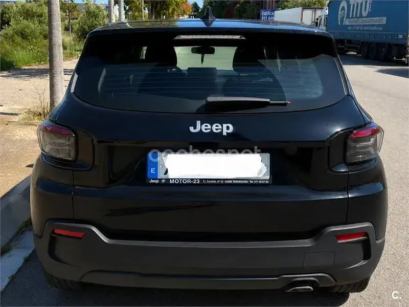 Usado Jeep Avenger 100 HP (73 kW) 2023 Preto SUV