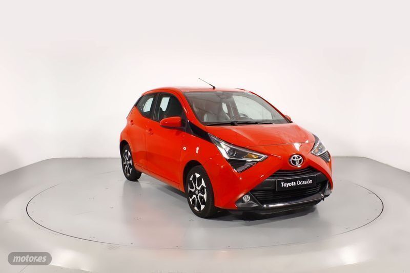 Rojo Usado 2021 Toyota Aygo X-play Utilitario | 14.800 € (Un poco caro) - Imagen 1/4