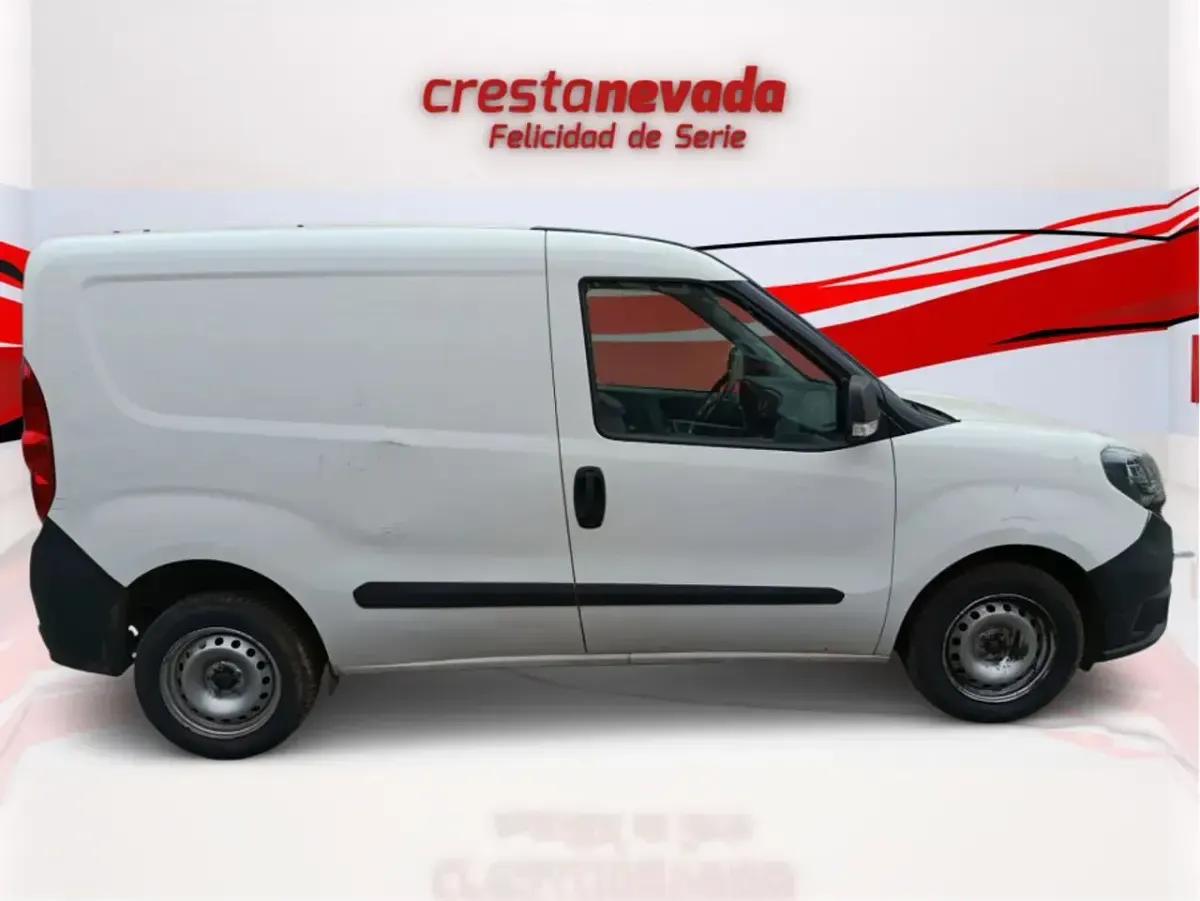 Usado Fiat Doblò 90 CV (66 kW) 2021 Blanco Monovolumen