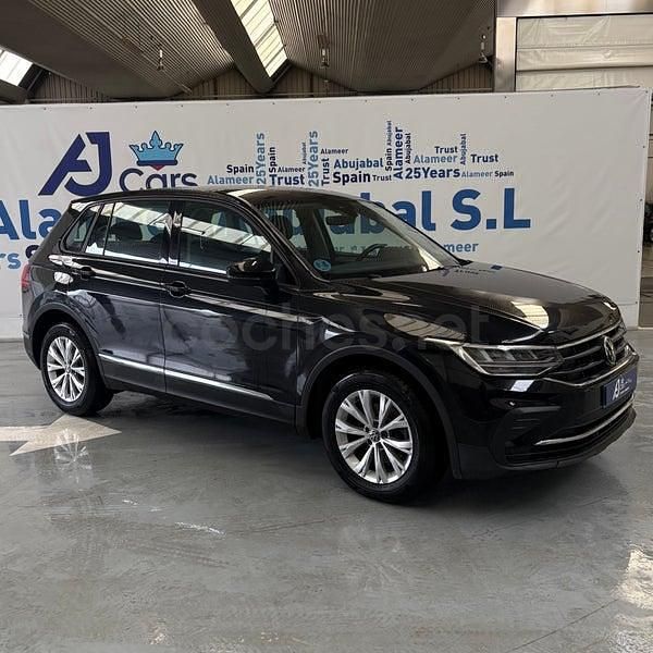 Usado VW Tiguan 122 CV (89 kW) 2022 Gris / plata SUV