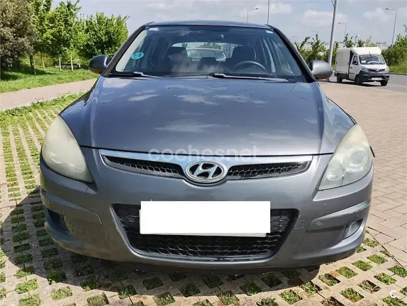 Usado Hyundai i30 Classic 109 CV (80 kW) 2010 Gris / plata Berlina
