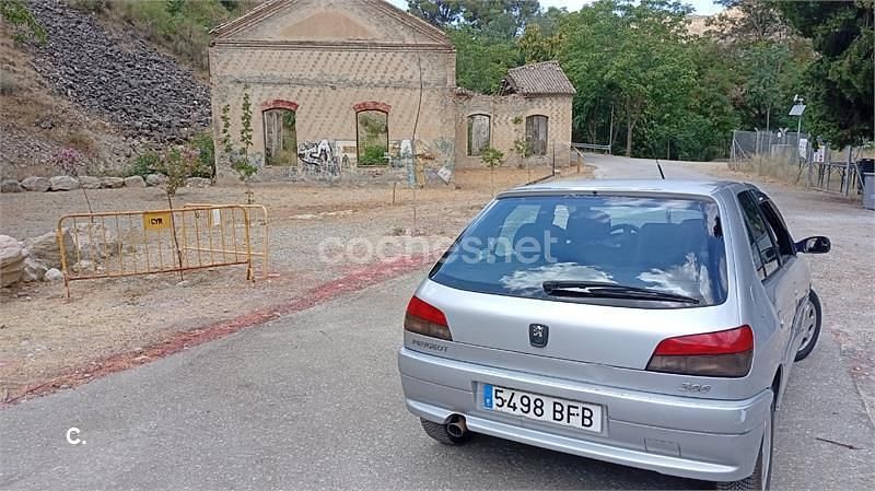 Usado Peugeot 306 71 CV (52 kW) 2001 Gris / plata Berlina