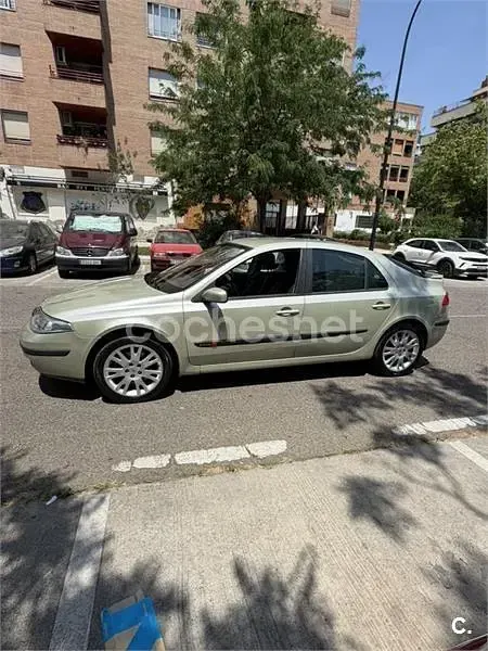 Usado Renault Laguna II Dynamique 140 CV (102 kW) 2002 Beige Berlina