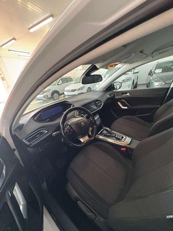 Usado Peugeot 308 SW Active 131 CV (96 kW) 2021 Blanco Familiar