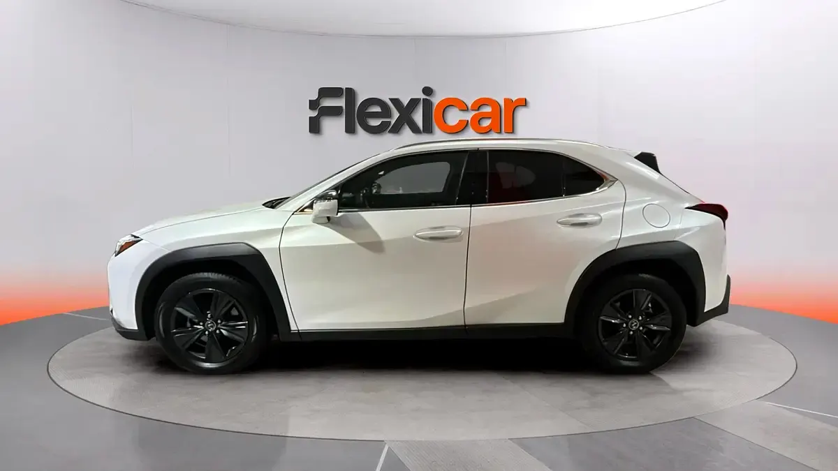 Usado Lexus UX Business Edition 184 CV (135 kW) 2024 Blanco SUV