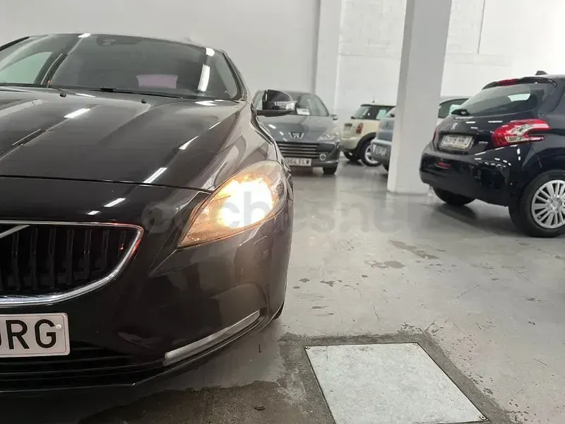 Usado Volvo V40 Kinetic 120 CV (88 kW) 2016 Negro Berlina