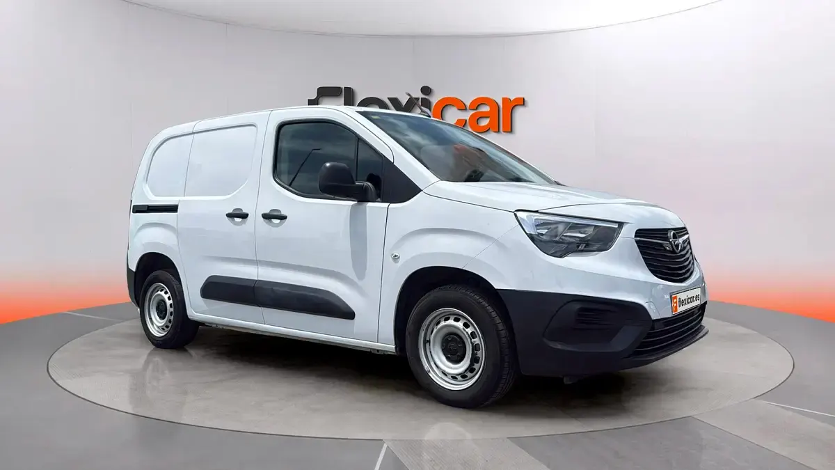 Usado Opel Combo Edition 102 HP (75 kW) 2023 Monovolume