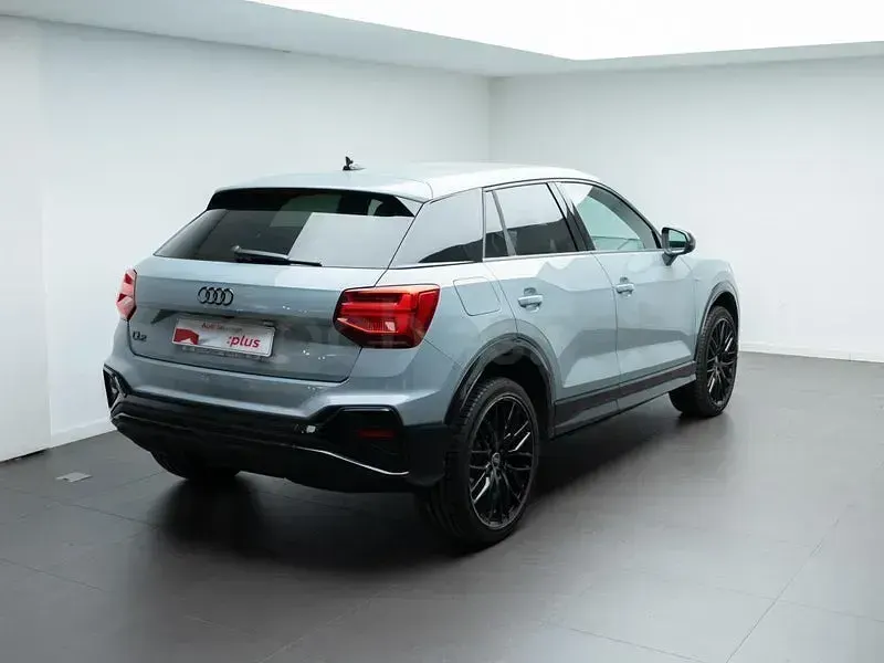 Usado Audi Q2 Sport 150 CV (110 kW) 2025 Gris / plata SUV