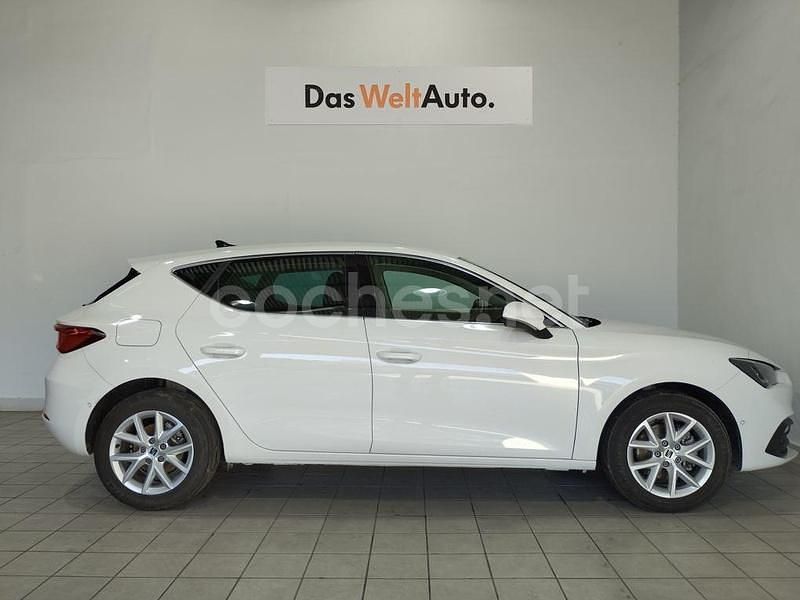 Usado Seat Leon Style 116 CV (85 kW) 2025 Blanco Berlina