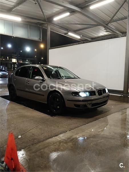 Usado Seat Leon Stella 105 CV (77 kW) 2003 Gris / plata Berlina