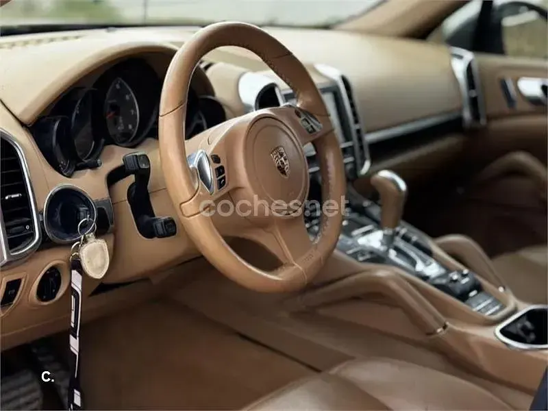 Usado Porsche Cayenne 400 CV (294 kW) 2011 Marrón SUV