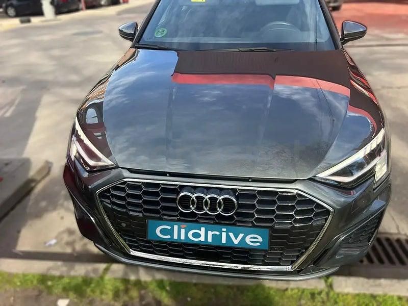 Usado Audi A3 S-Line 150 CV (110 kW) 2022 Gris / plata Berlina