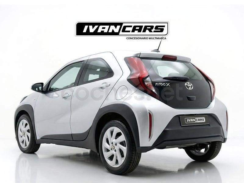 Käytetty Toyota Aygo X Play 72 HP (52 kW) 2023 Harmaa Katumaasturi