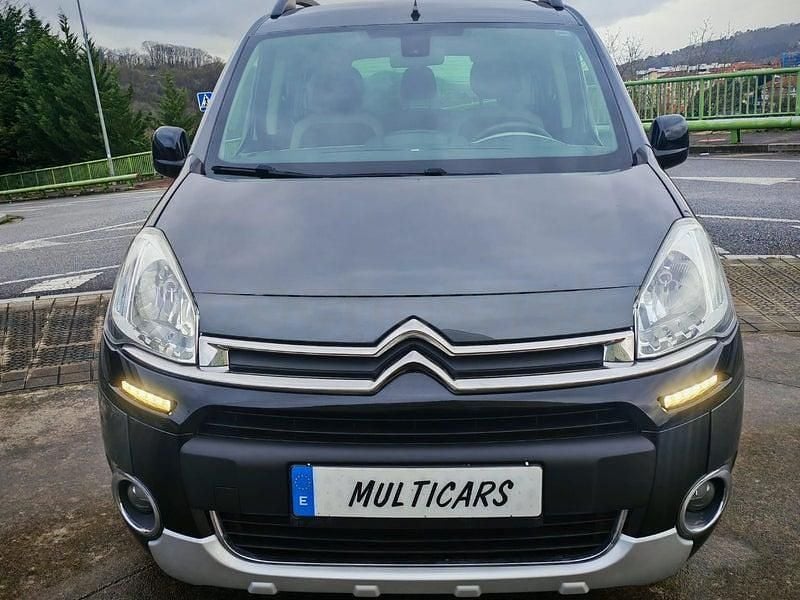 Usado Citroën Berlingo XTR 114 CV (83 kW) 2015 Gris / plata Monovolumen