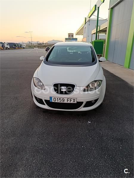 Usado Seat Altea 105 CV (77 kW) 2006 Blanco Monovolumen