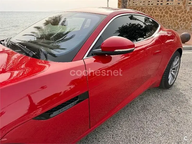 Usado Jaguar F-Type R-Dynamic 300 CV (220 kW) 2018 Rojo Coupe