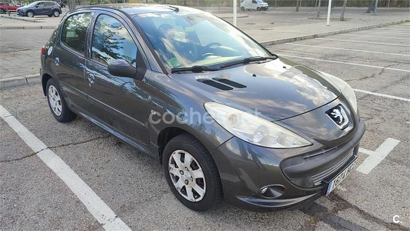 Usado Peugeot 206+ 60 CV (44 kW) 2011 Negro Utilitario