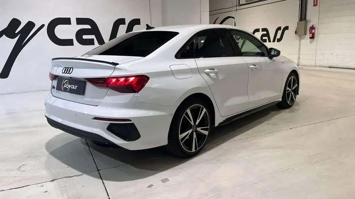 Usado Audi A3 S-Line 116 CV (85 kW) 2021 Blanco Berlina