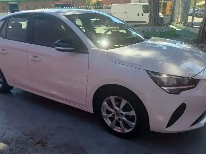 Usado Opel Corsa Edition 75 CV (55 kW) 2021 Blanco Utilitario