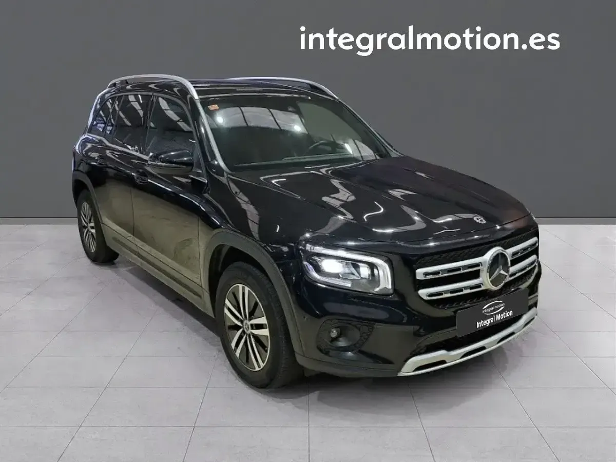 Usado Mercedes GLB180 113 CV (83 kW) 2021 Gris SUV