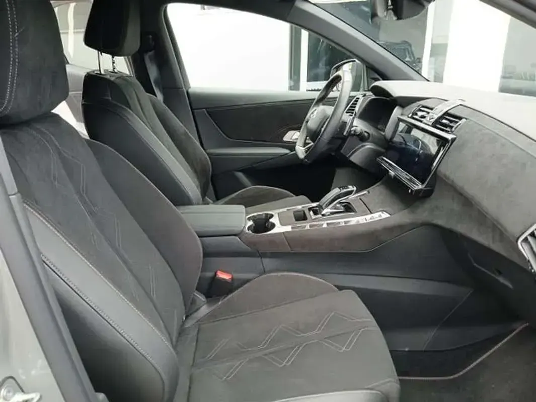Usado DS Automobiles DS7 Crossback Performance 226 CV (166 kW) 2025 Gris SUV