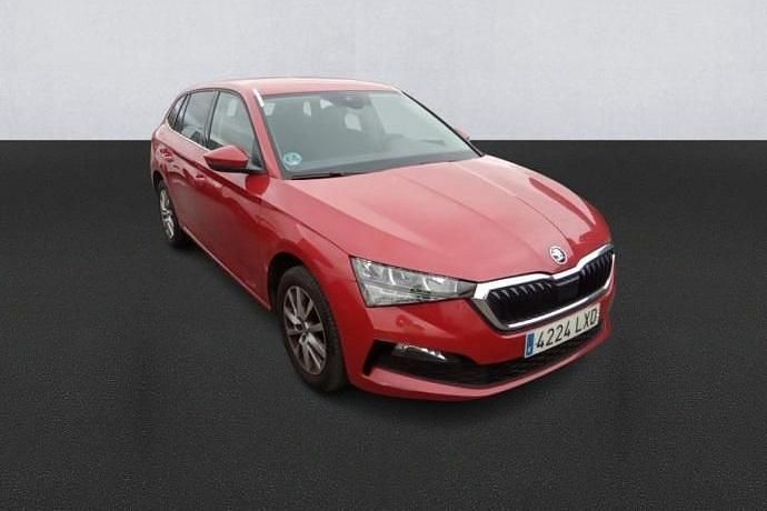 Usado Skoda Scala 110 CV (80 kW) 2022 Negro Utilitario