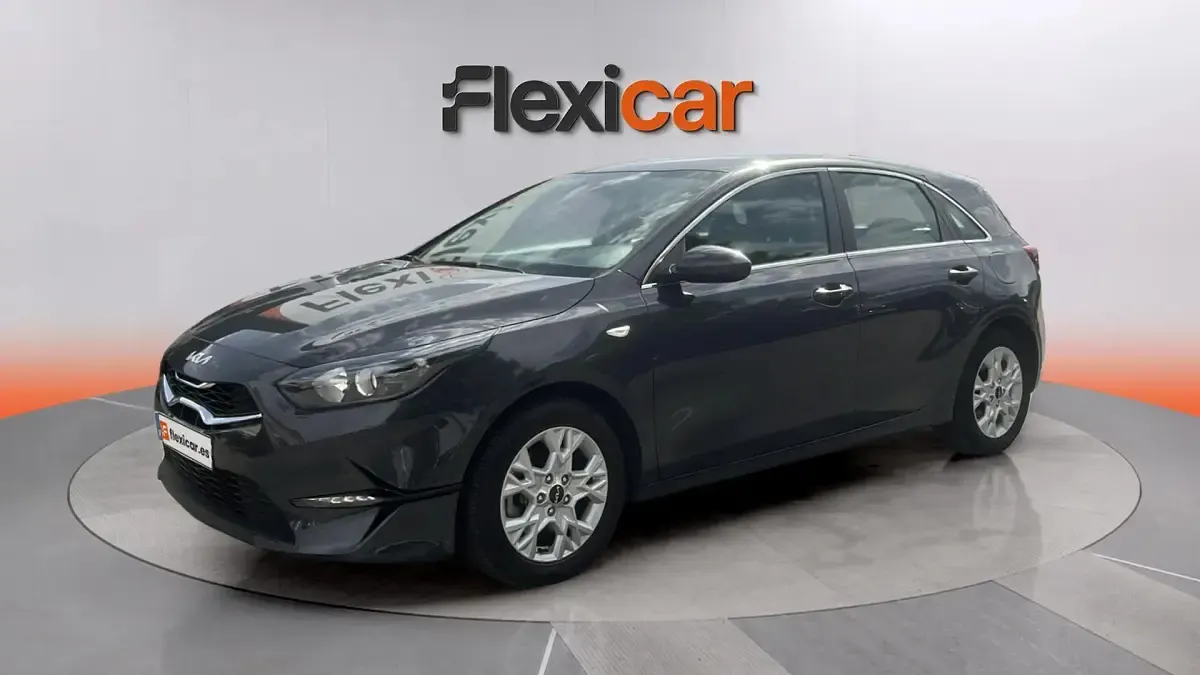 Usado Kia Ceed 136 CV (100 kW) 2023 Gris Utilitario
