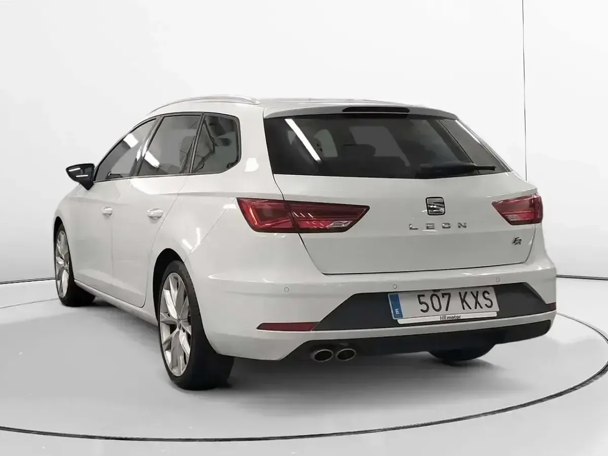 Usado Seat Leon FR 150 CV (110 kW) 2019 Blanco Familiar