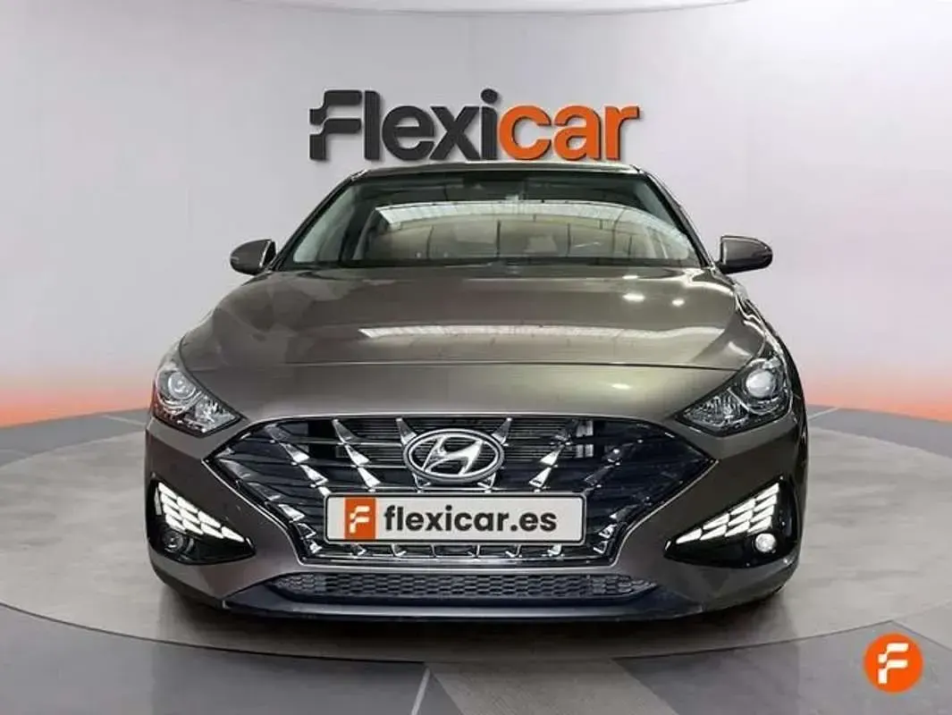 Usado Hyundai i30 116 CV (85 kW) 2022 Gris Utilitario