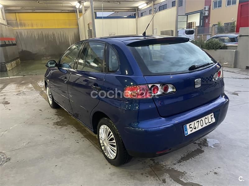 Usado Seat Ibiza Fresh 64 CV (47 kW) 2003 Azul Utilitario