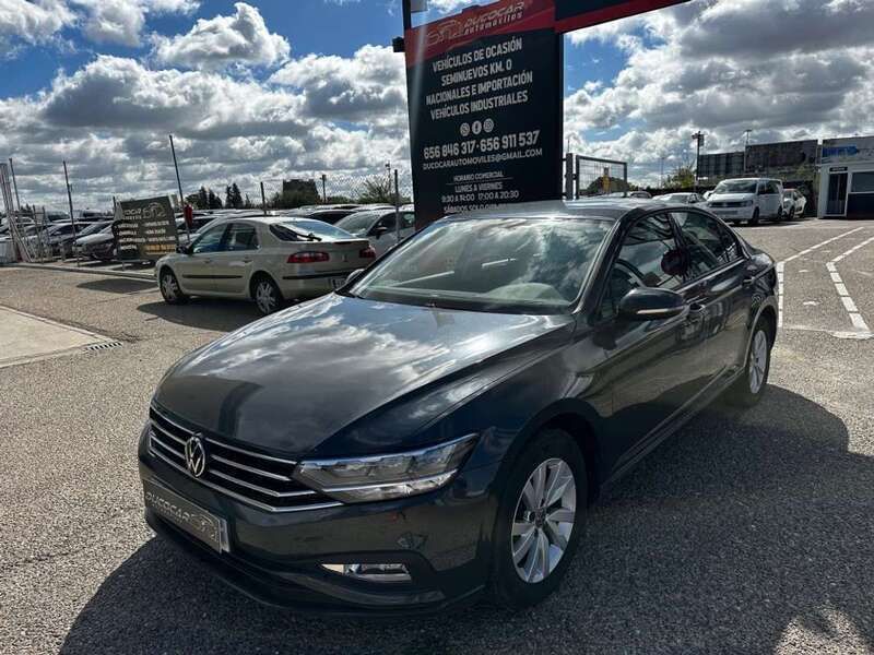 Usado VW Passat Business 120 CV (88 kW) 2021 Gris Berlina