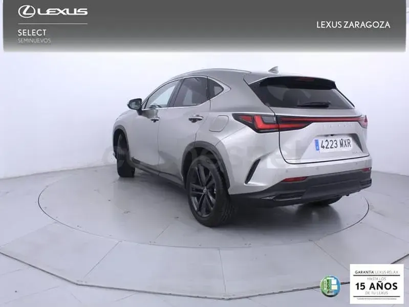 Usado Lexus NX350h Executive Line 242 CV (177 kW) 2025 Gris / plata SUV
