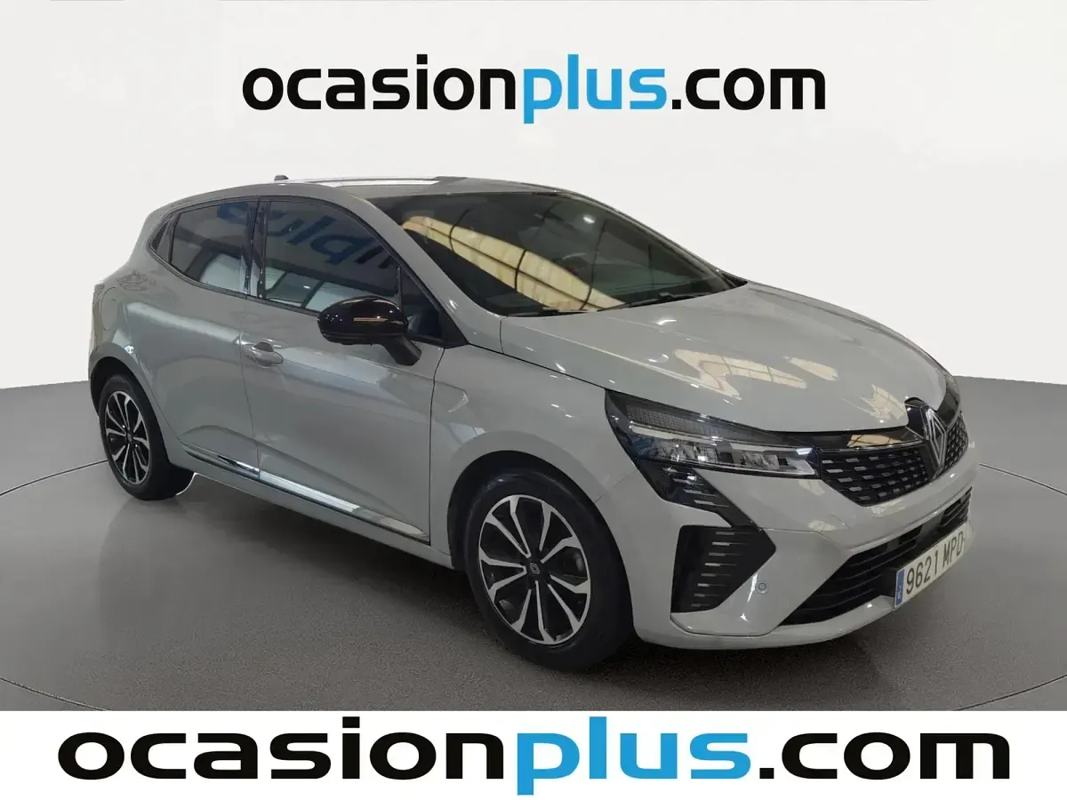 Usado Renault Clio Techno 91 CV (66 kW) 2024 Gris Utilitario