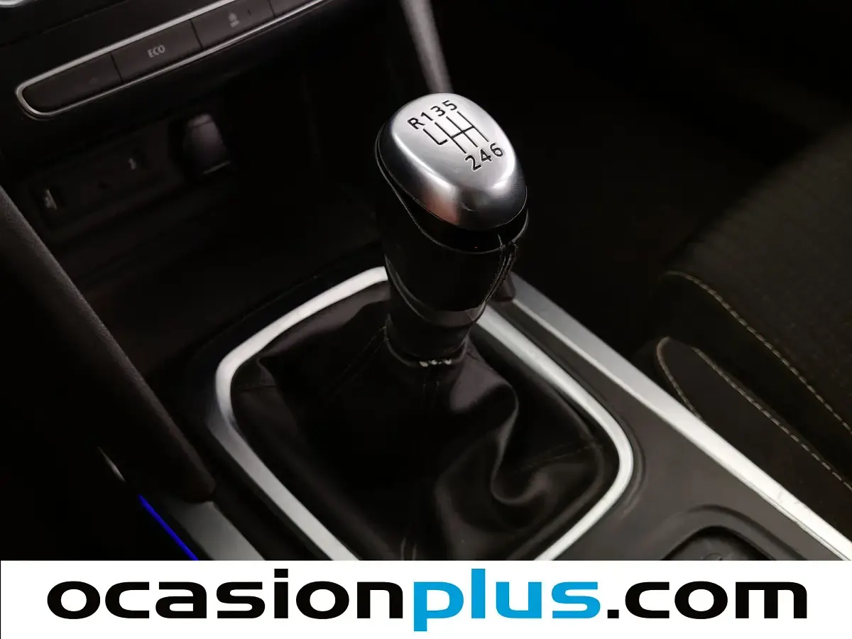 Usado Renault Mégane IV Zen 140 CV (102 kW) 2020 Gris Utilitario