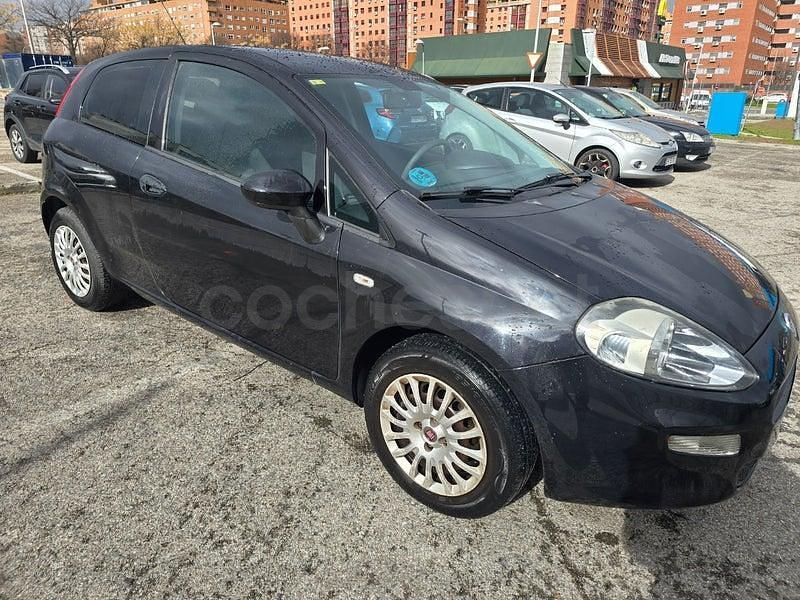 Usado Fiat Punto Easy 69 CV (50 kW) 2015 Negro Utilitario