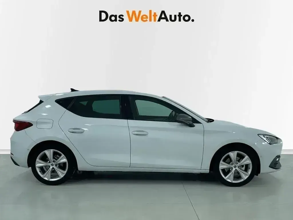 Usado Seat Leon FR 116 CV (85 kW) 2025 Blanco Berlina