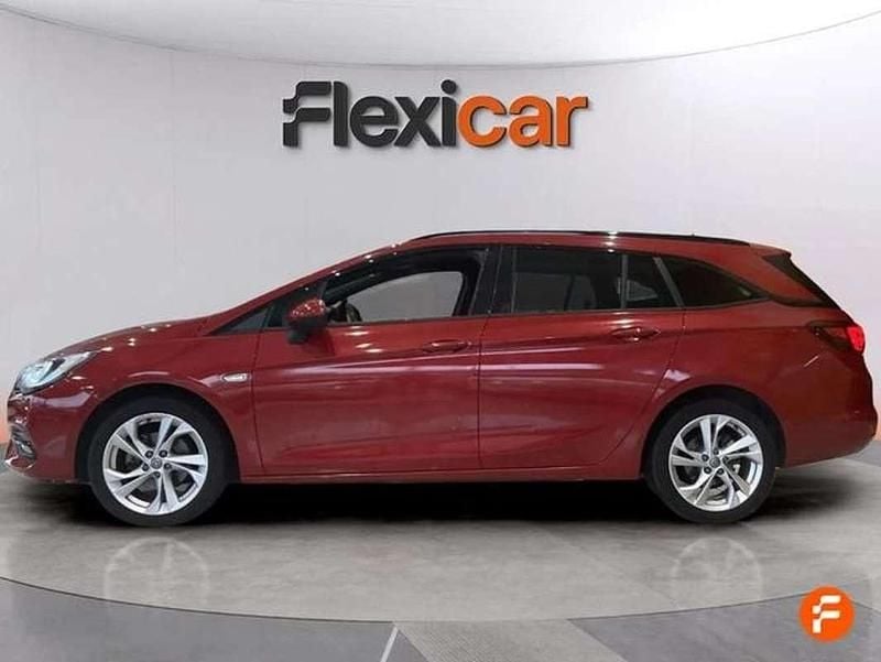 Usado Opel Astra GS Line 110 CV (80 kW) 2021 Rojo Familiar