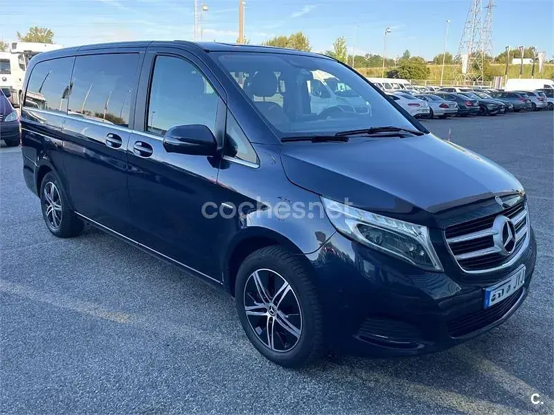 Usado Mercedes E250 Avantgarde 204 CV (150 kW) 2017 Azul Monovolumen