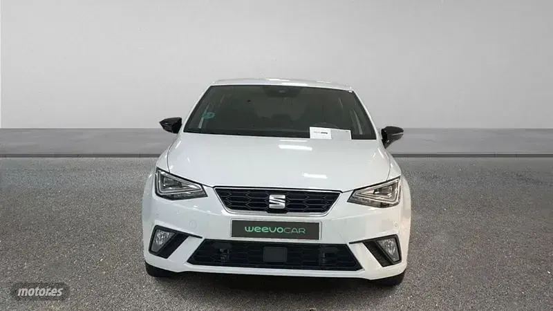 Usado Seat Ibiza FR 115 CV (84 kW) 2025 Blanco Utilitario