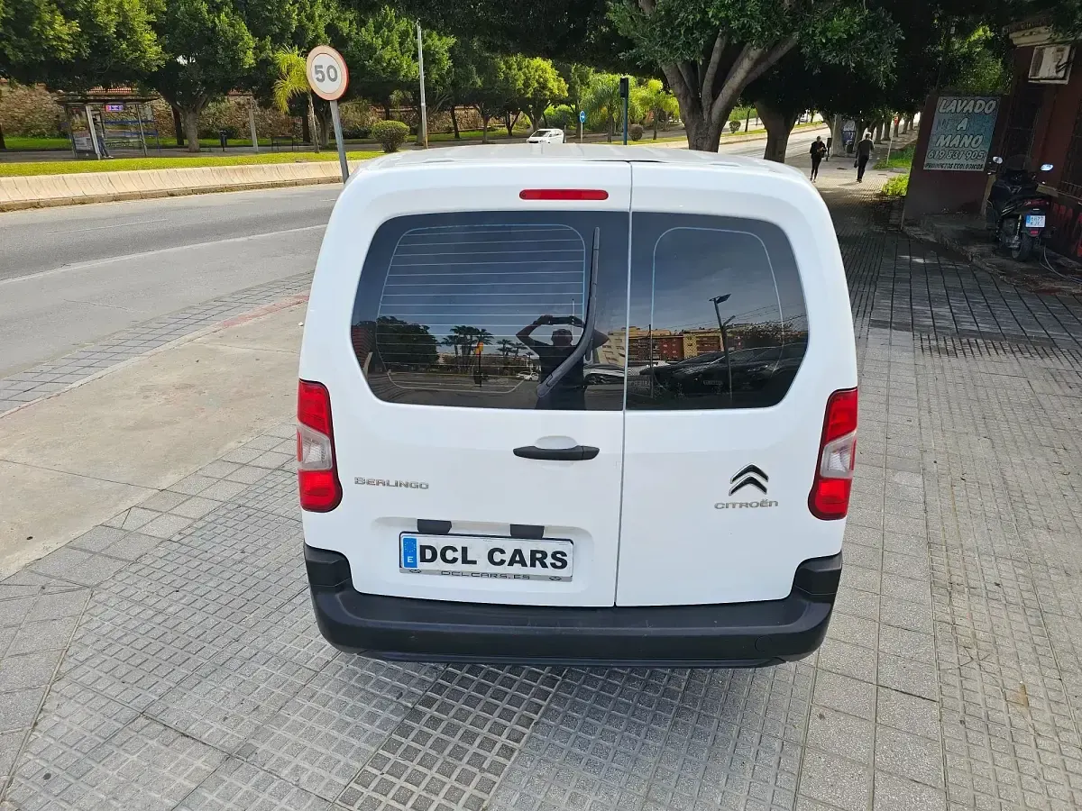 Usado Citroën Berlingo Feel 100 CV (73 kW) 2021 Blanco Monovolumen